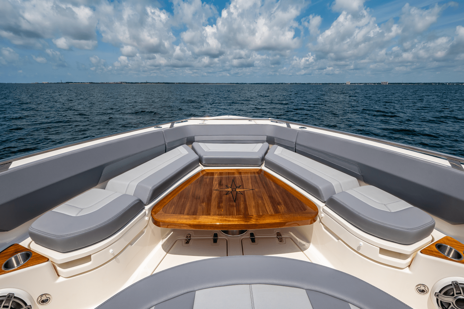 Slide: The Image of Boston Whaler 420 Outrage 2025 - 68