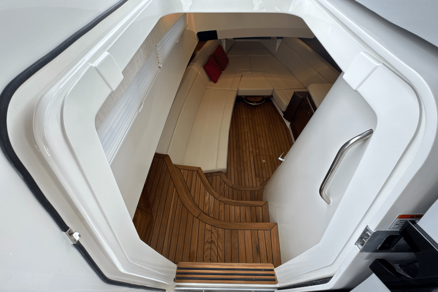 Slide: The Image of Boston Whaler 420 Outrage 2025 - 69
