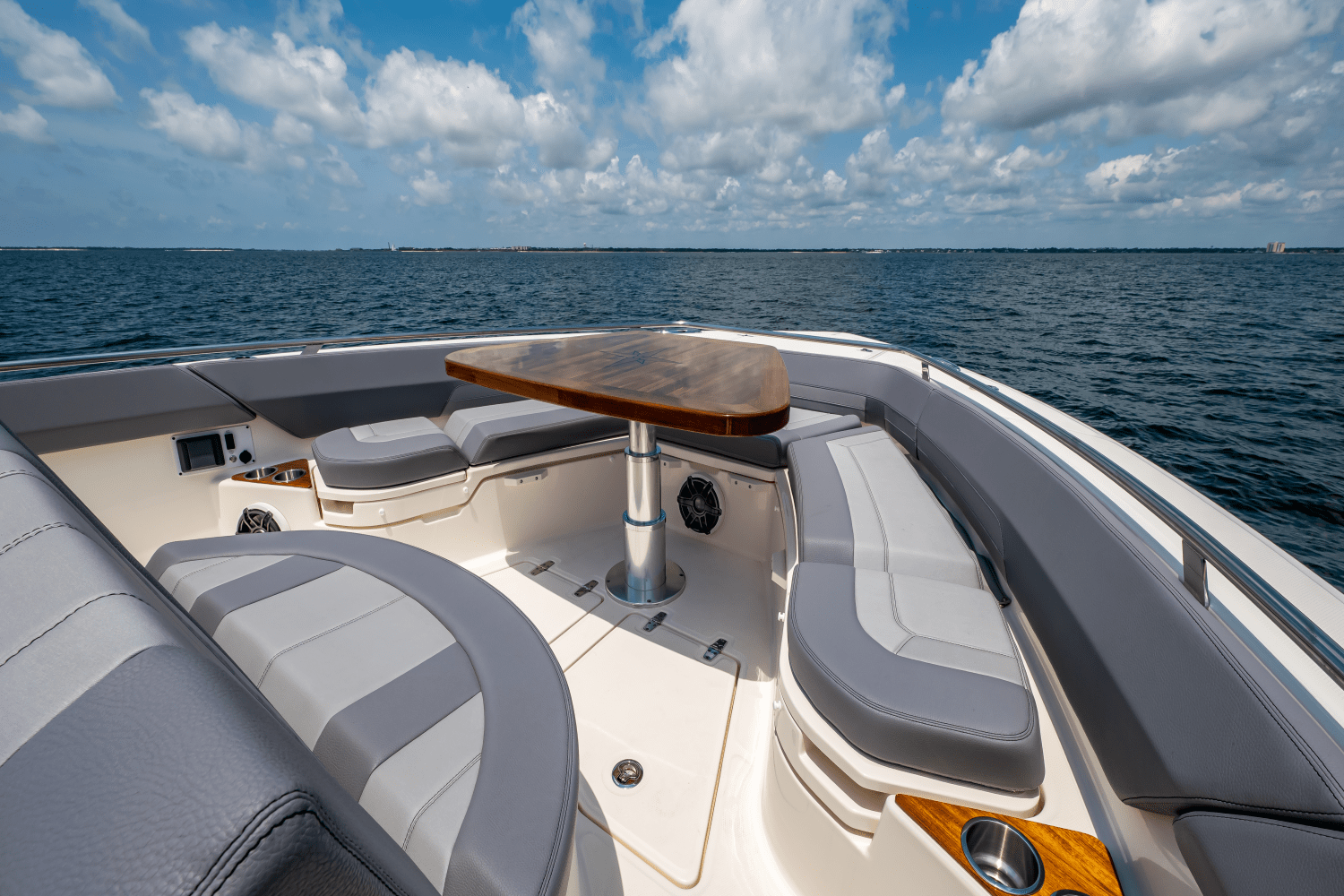 Slide: The Image of Boston Whaler 420 Outrage 2025 - 73