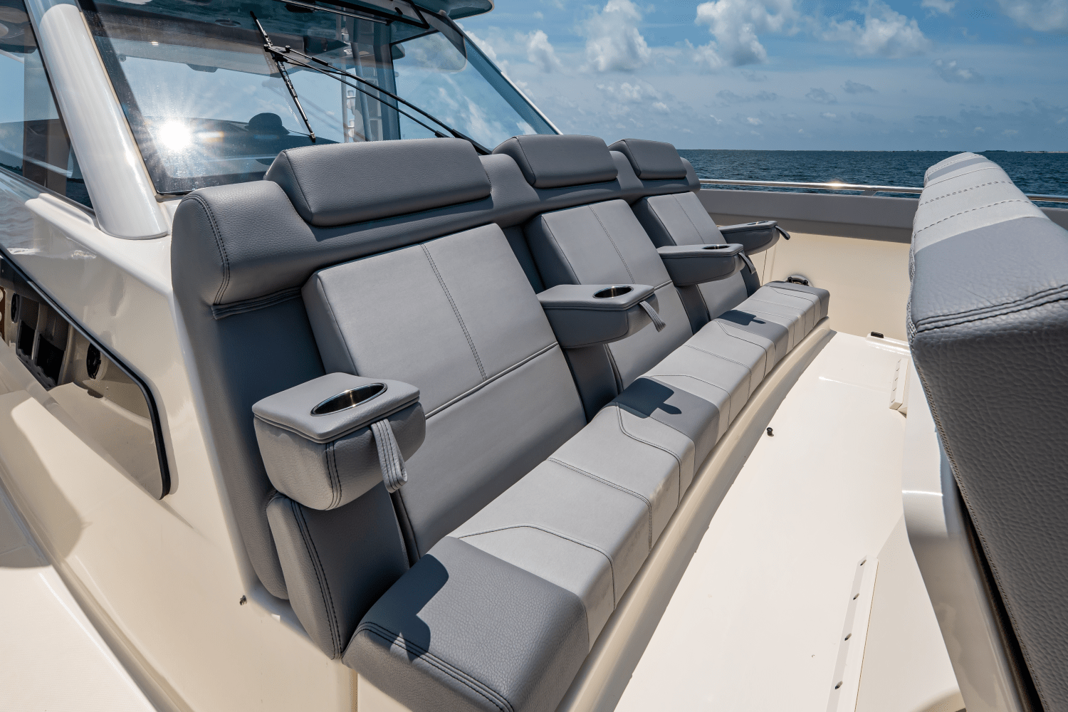 Slide: The Image of Boston Whaler 420 Outrage 2025 - 75