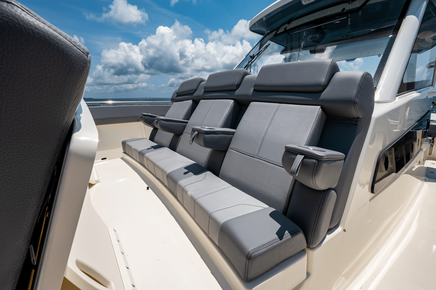 Slide: The Image of Boston Whaler 420 Outrage 2025 - 77