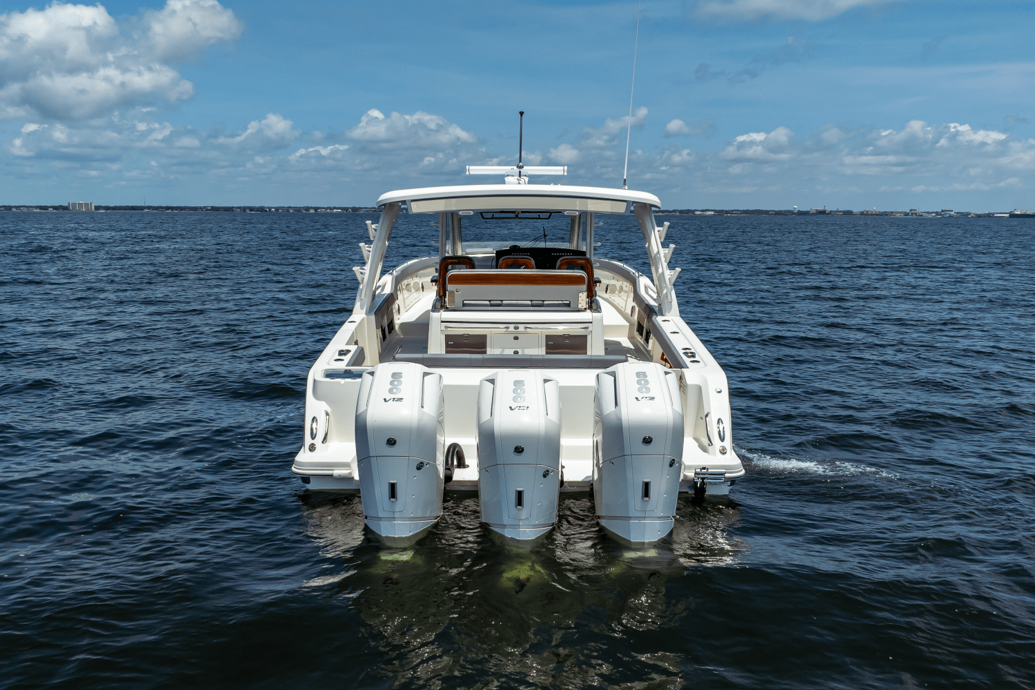 Slide: The Image of Boston Whaler 420 Outrage 2025 - 9