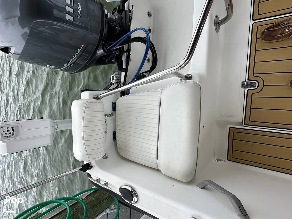 Slide: The Image of Boston Whaler Dauntless 17 1997 - 12