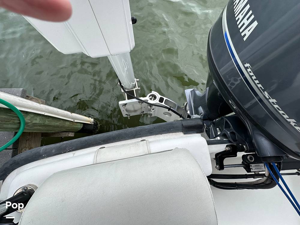 Slide: The Image of Boston Whaler Dauntless 17 1997 - 17