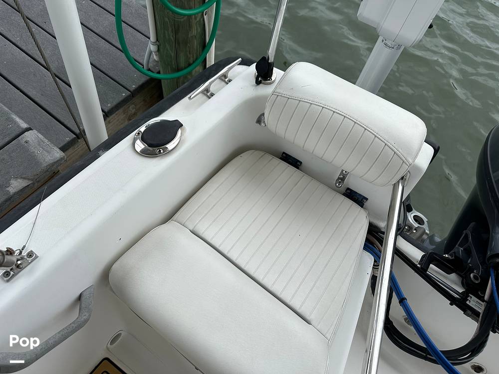 Slide: The Image of Boston Whaler Dauntless 17 1997 - 18