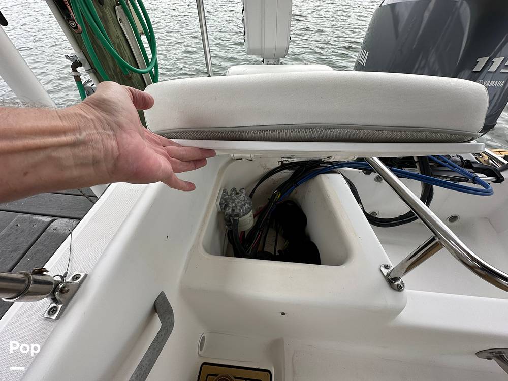 Slide: The Image of Boston Whaler Dauntless 17 1997 - 39