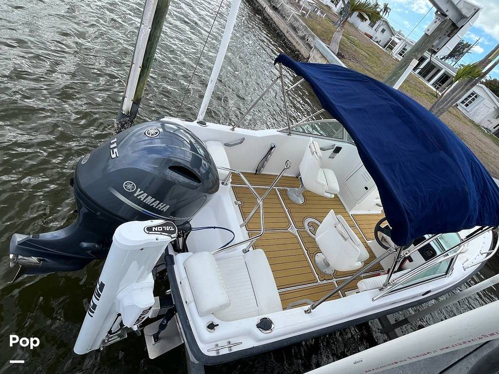 Slide: The Image of Boston Whaler Dauntless 17 1997 - 4