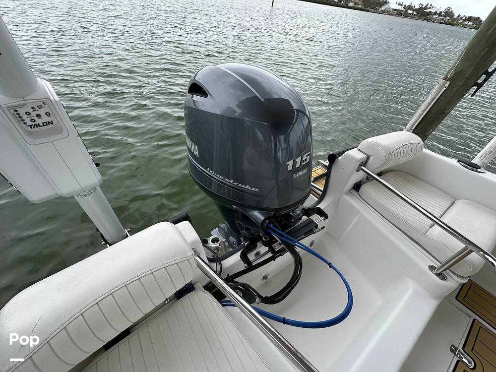 Slide: The Image of Boston Whaler Dauntless 17 1997 - 46
