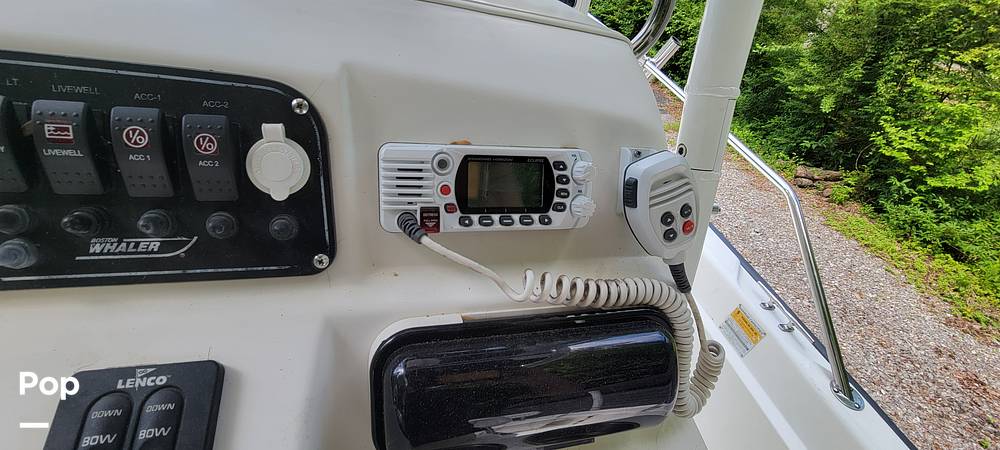 Slide: The Image of Boston Whaler DAUNTLESS 22 2000 - 15413372