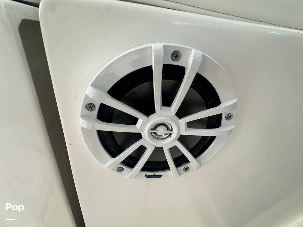 Slide: The Image of Boston Whaler Defiance 2000 - 14398933