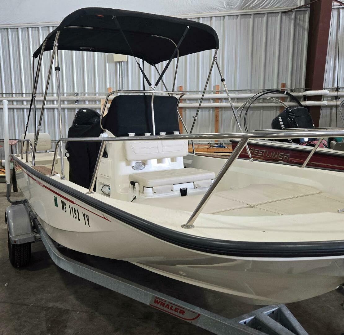 Slide: The Image of Boston Whaler Montauk 2018 - 4525396