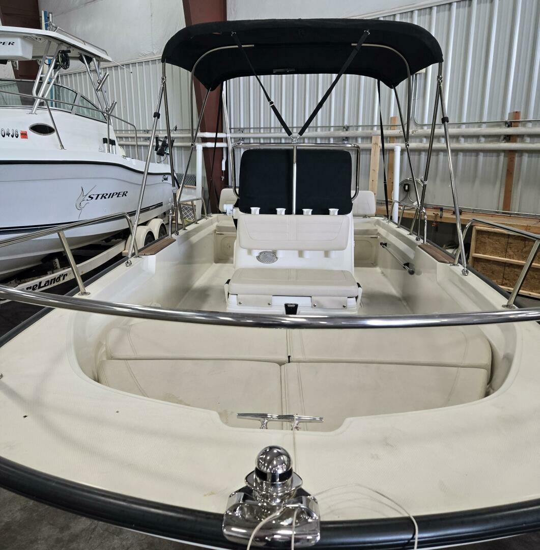 Slide: The Image of Boston Whaler Montauk 2018 - 4525395
