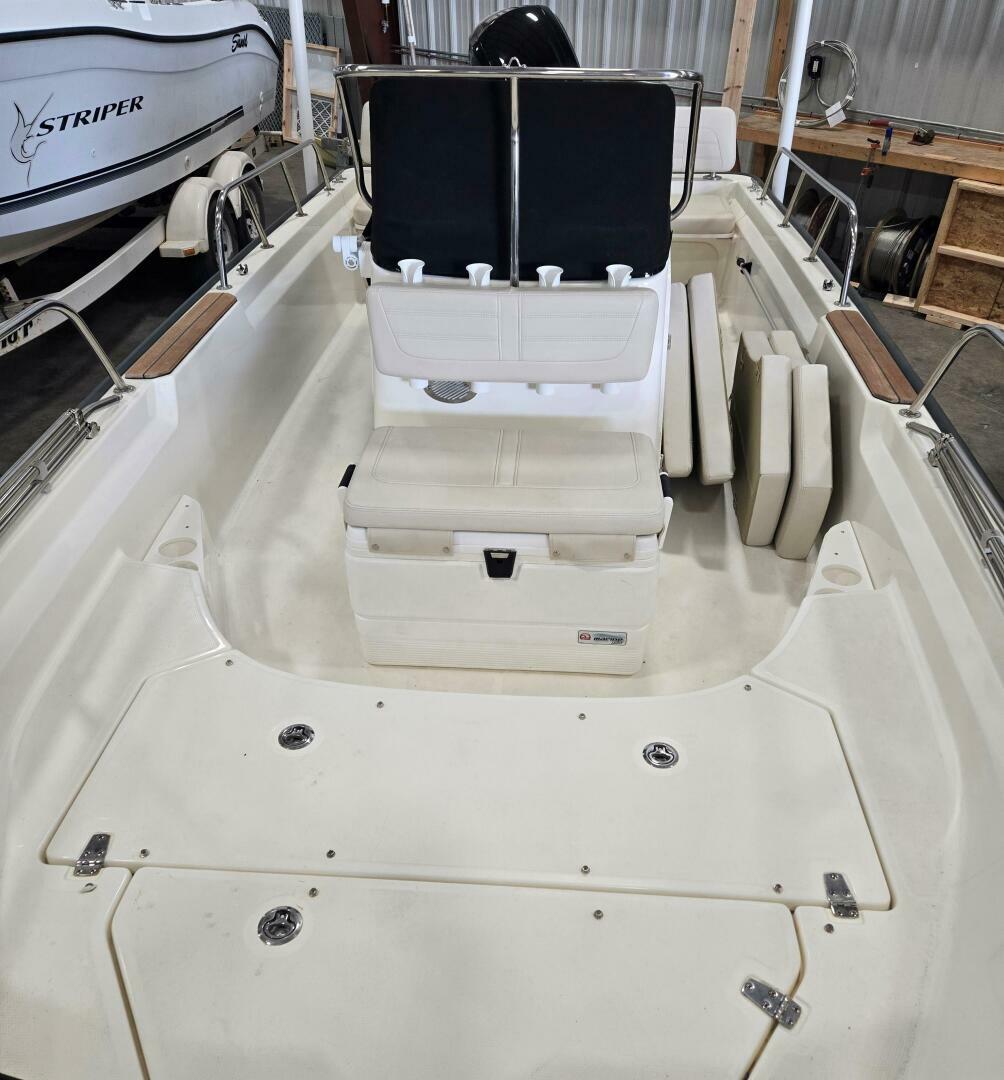 Slide: The Image of Boston Whaler Montauk 2018 - 4525375
