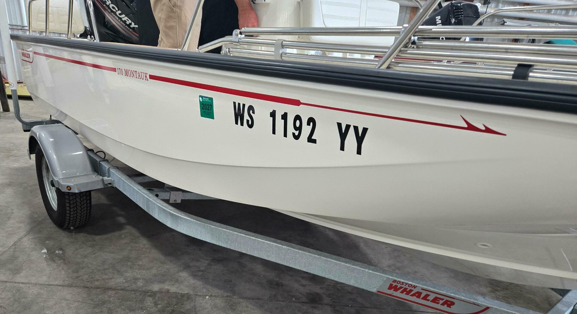 Slide: The Image of Boston Whaler Montauk 2018 - 4525377