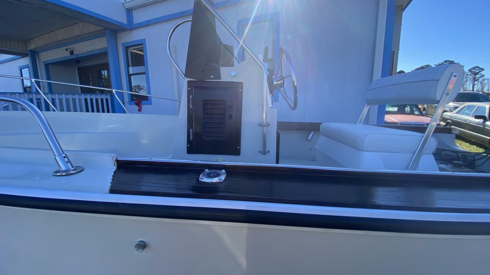 Slide: The Image of Boston Whaler Outrage 1984 - 4119432