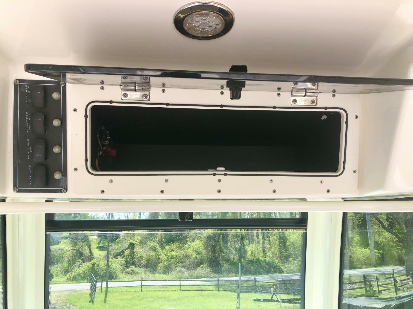 Slide: The Image of Boston Whaler Outrage 2016 - 5256924