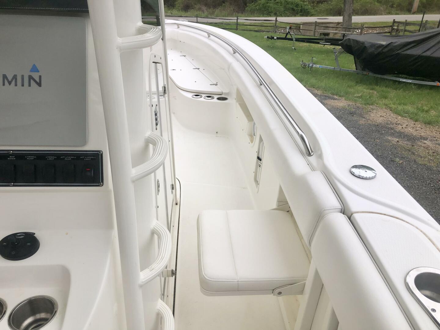 Slide: The Image of Boston Whaler Outrage 2016 - 5256943