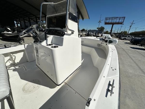 Slide: The Image of 2000 Boston Whaler Outrage 18 boat interior with steering console and seating. - 9