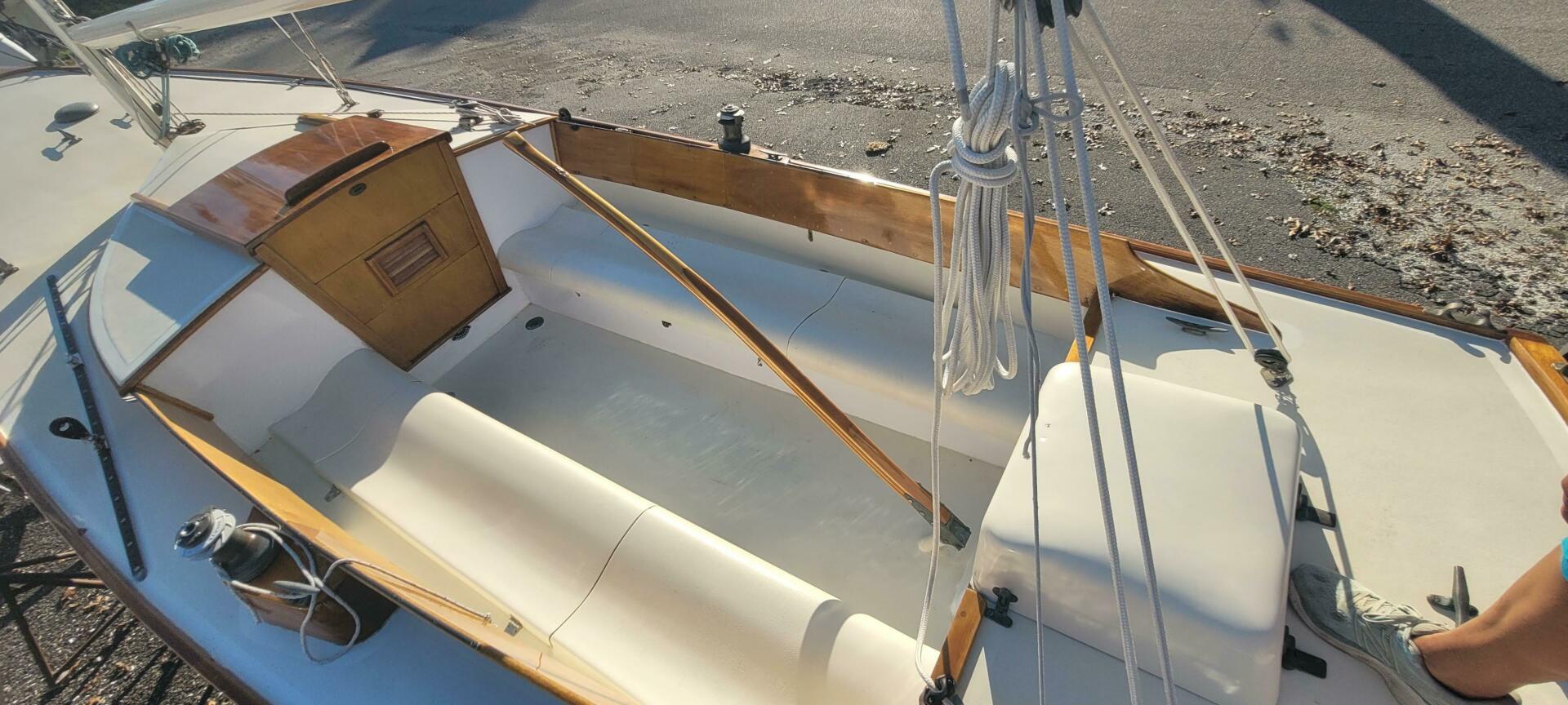 Slide: The Image of Bridges Point 24 Sloop (Daysailer Version) 1990 - 5146912
