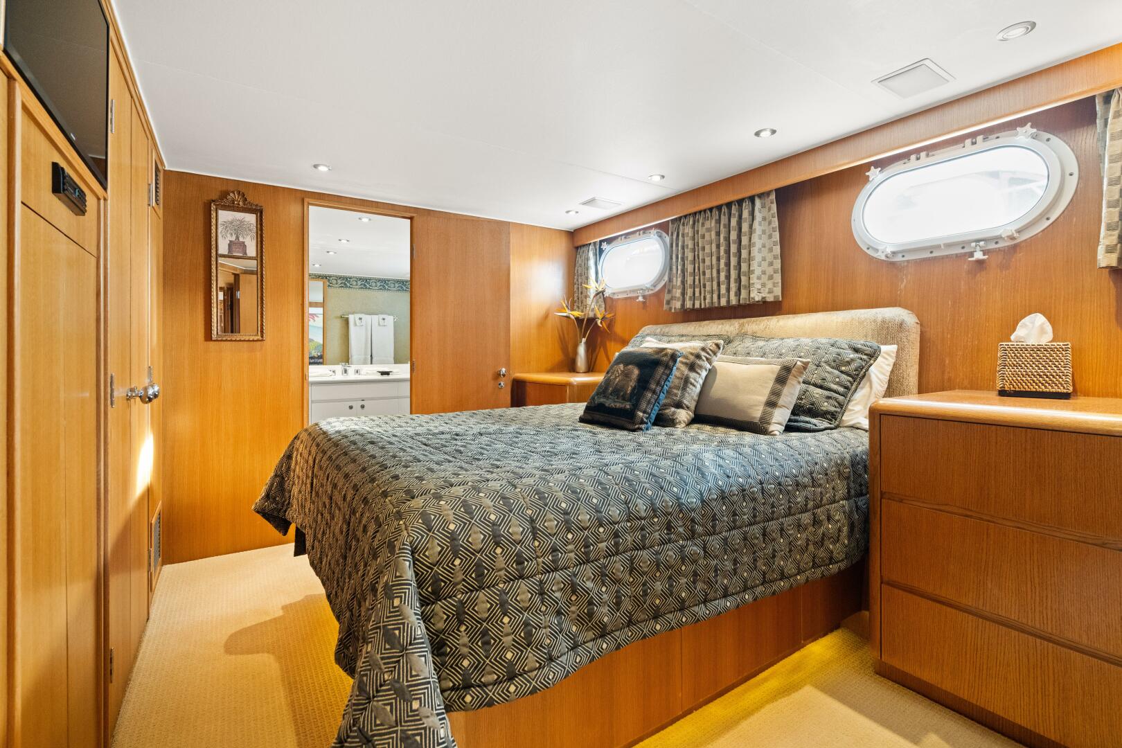 Slide: The Image of Broward 96 Crown Jewel - 1996 Broward 96 Raised Pilothouse MY - Crown Jewel - 4931437