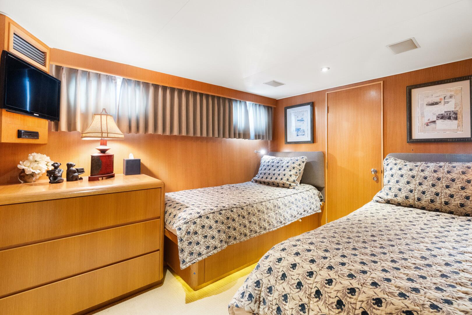 Slide: The Image of Broward 96 Crown Jewel -  1996 Broward 96 Raised Pilothouse MY - Crown Jewel - 4931441