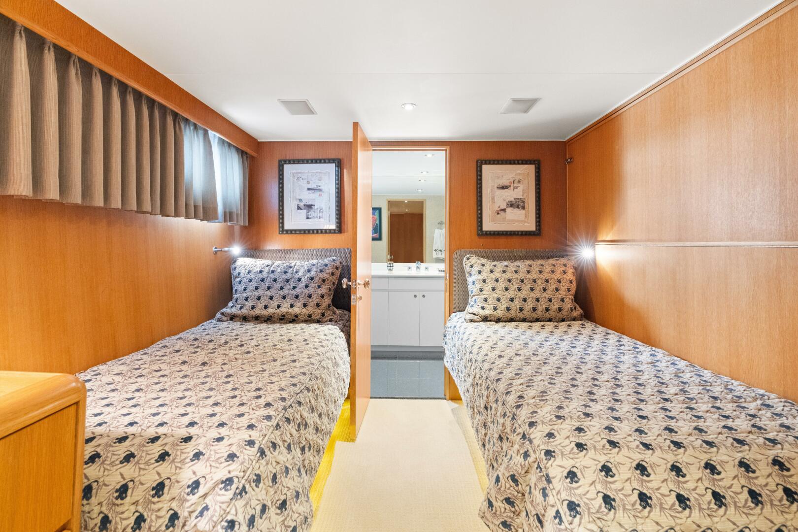 Slide: The Image of Broward 96 Crown Jewel -  1996 Broward 96 Raised Pilothouse MY - Crown Jewel - 4931442