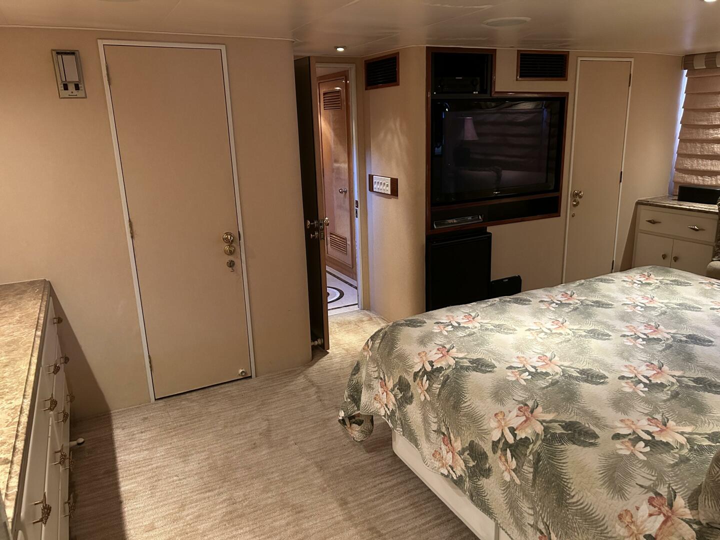 Slide: The Image of Broward Raised Pilothouse 1983 - 4045930