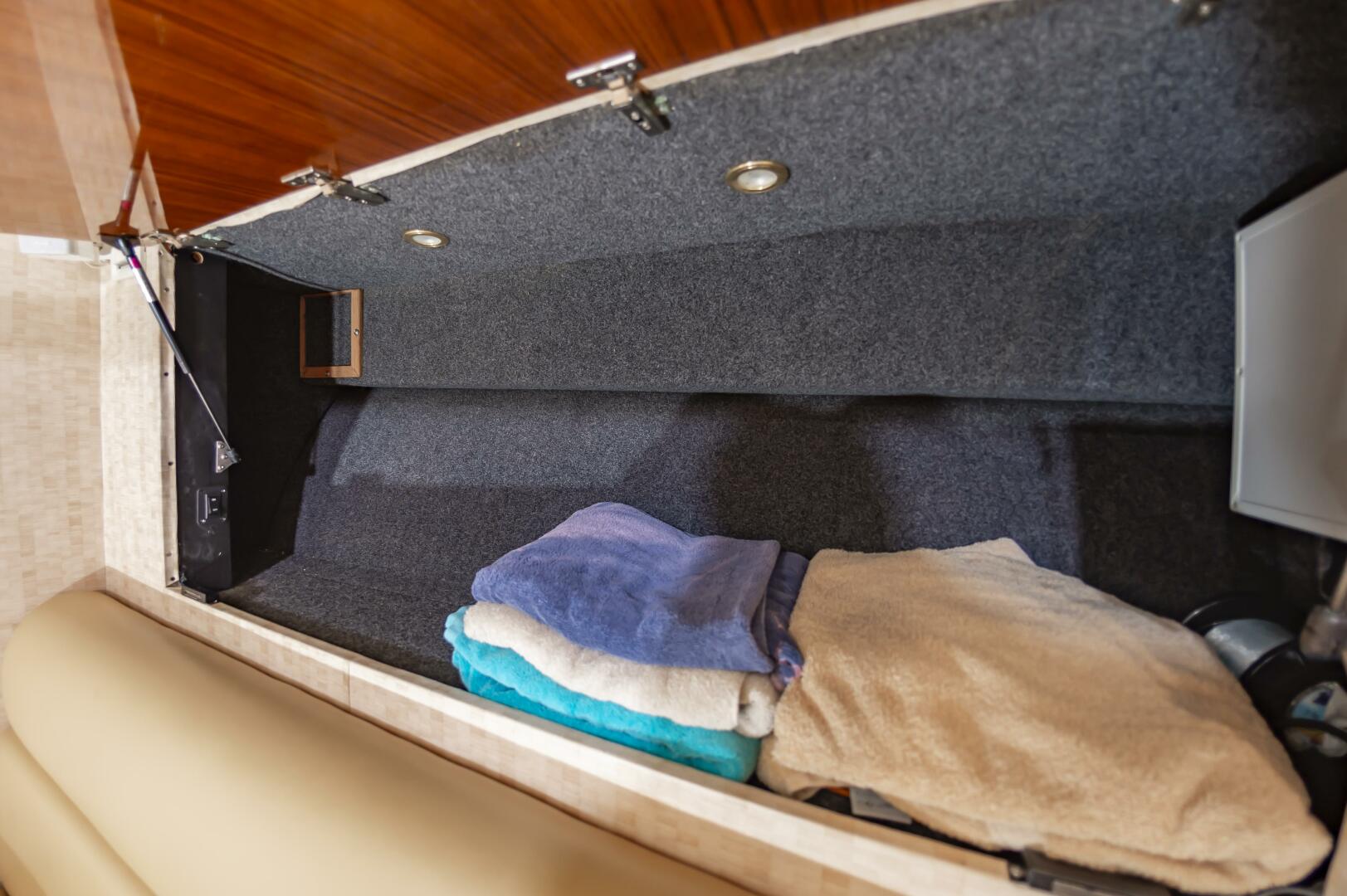 Slide: The Image of Buddy Davis 48 Express 2004 - 5263330