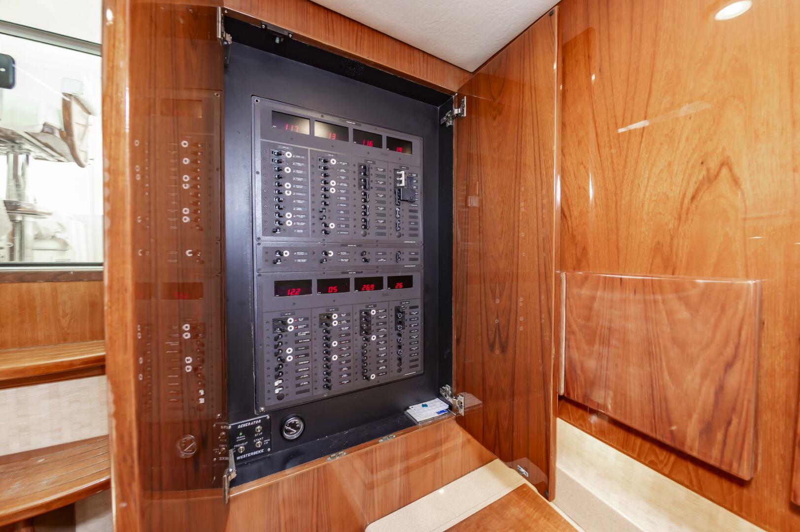 Slide: The Image of Buddy Davis 48 Express 2004 - 5263333