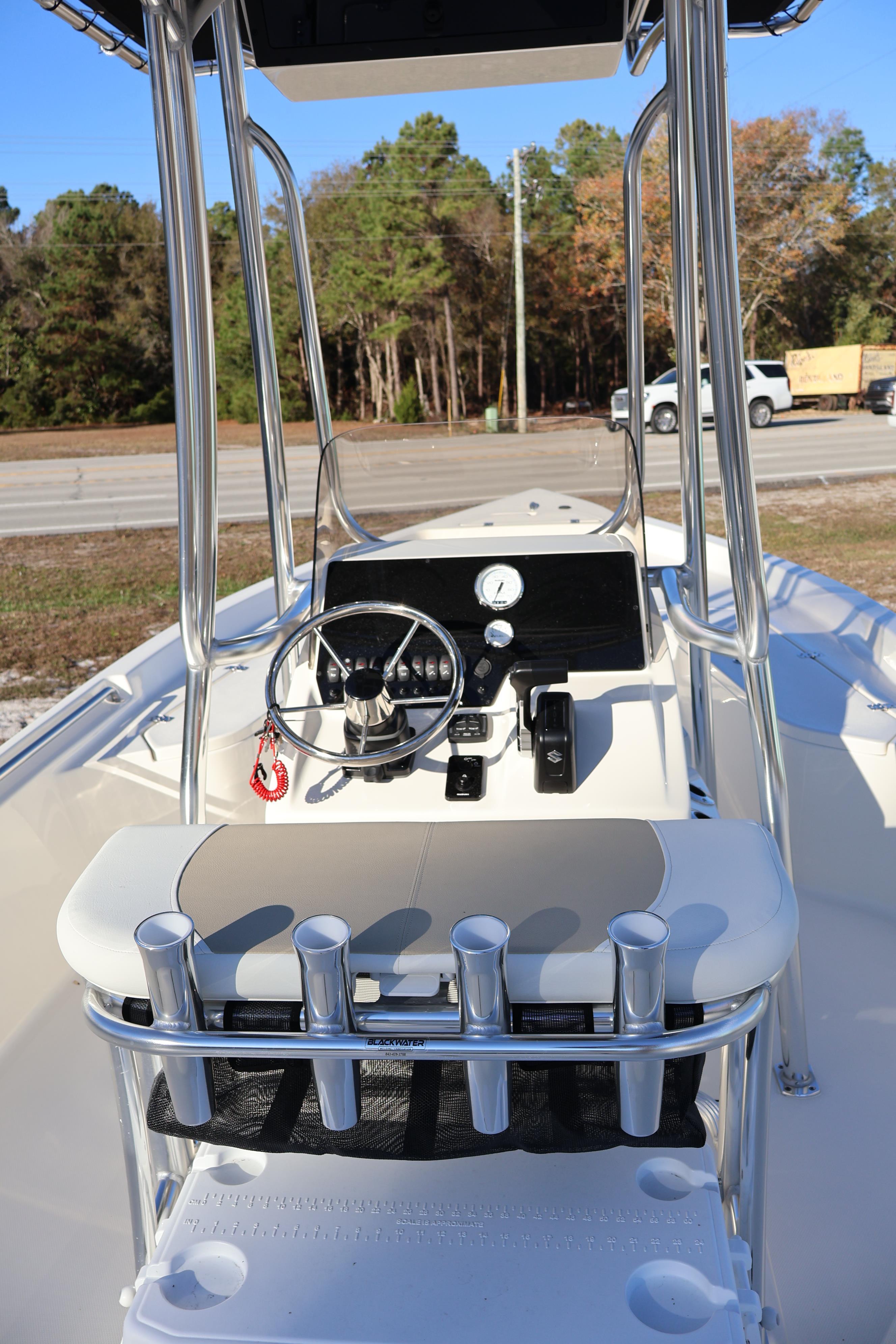 Slide: The Image of Bulls Bay 2200XS BULLS BAY 2025 - 9
