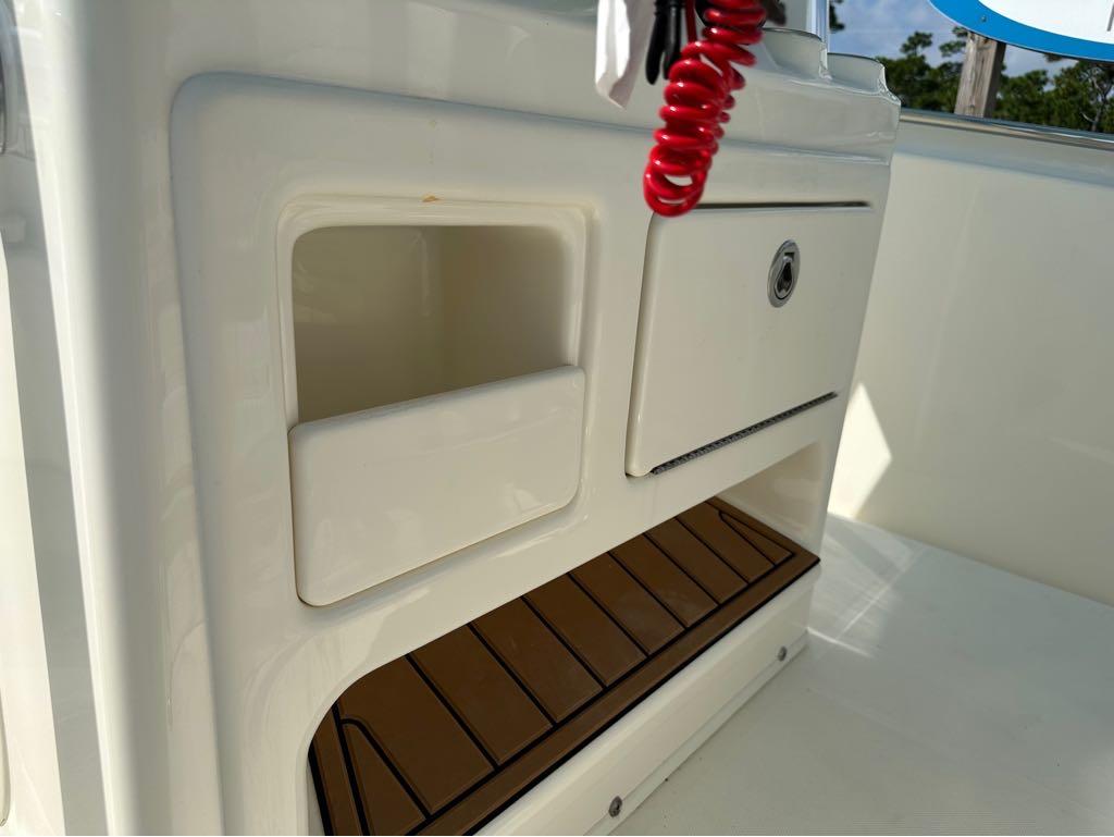 Slide: The Image of Bulls Bay 230CC 2024 - 8
