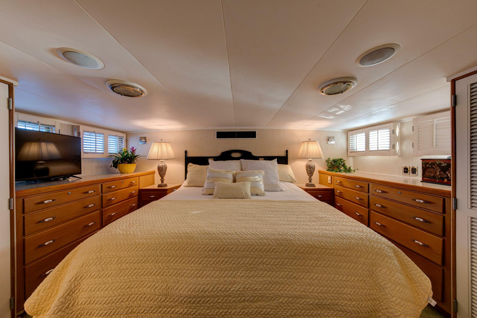 Slide: The Image of Master STateroom - 4057175