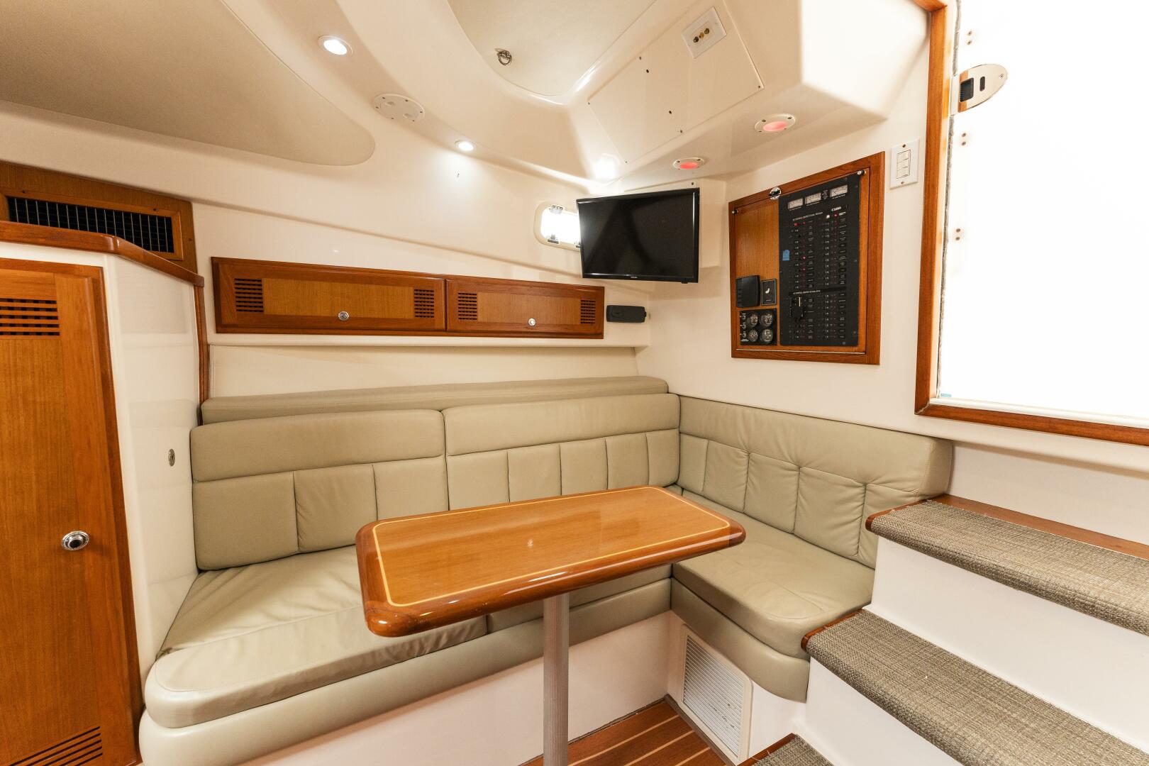 Slide: The Image of 2003 31 Cabo Express - Ramble On Dinette - 5158532