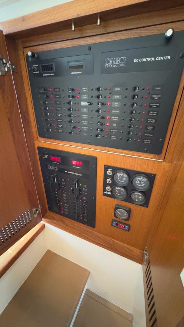Slide: The Image of Cabo 35 Flybridge Sportfisher 2003 - 5214406