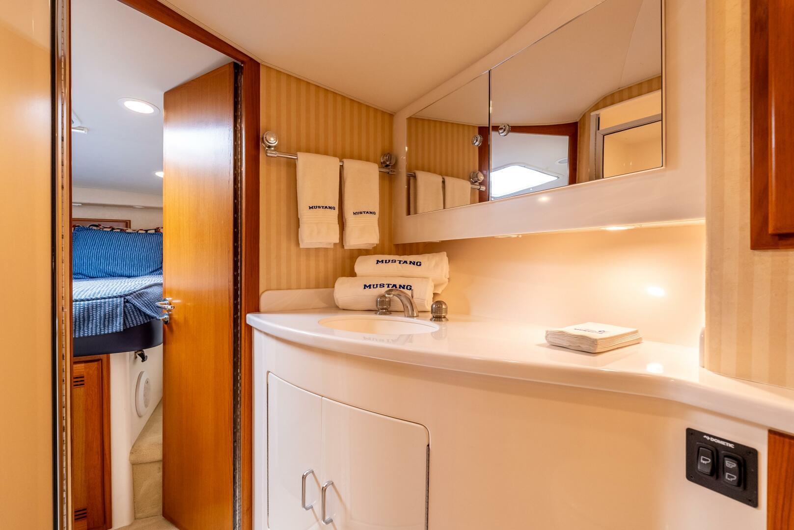 Slide: The Image of 2005 Cabo 40 Flybridge - MUSTANG - 4952614