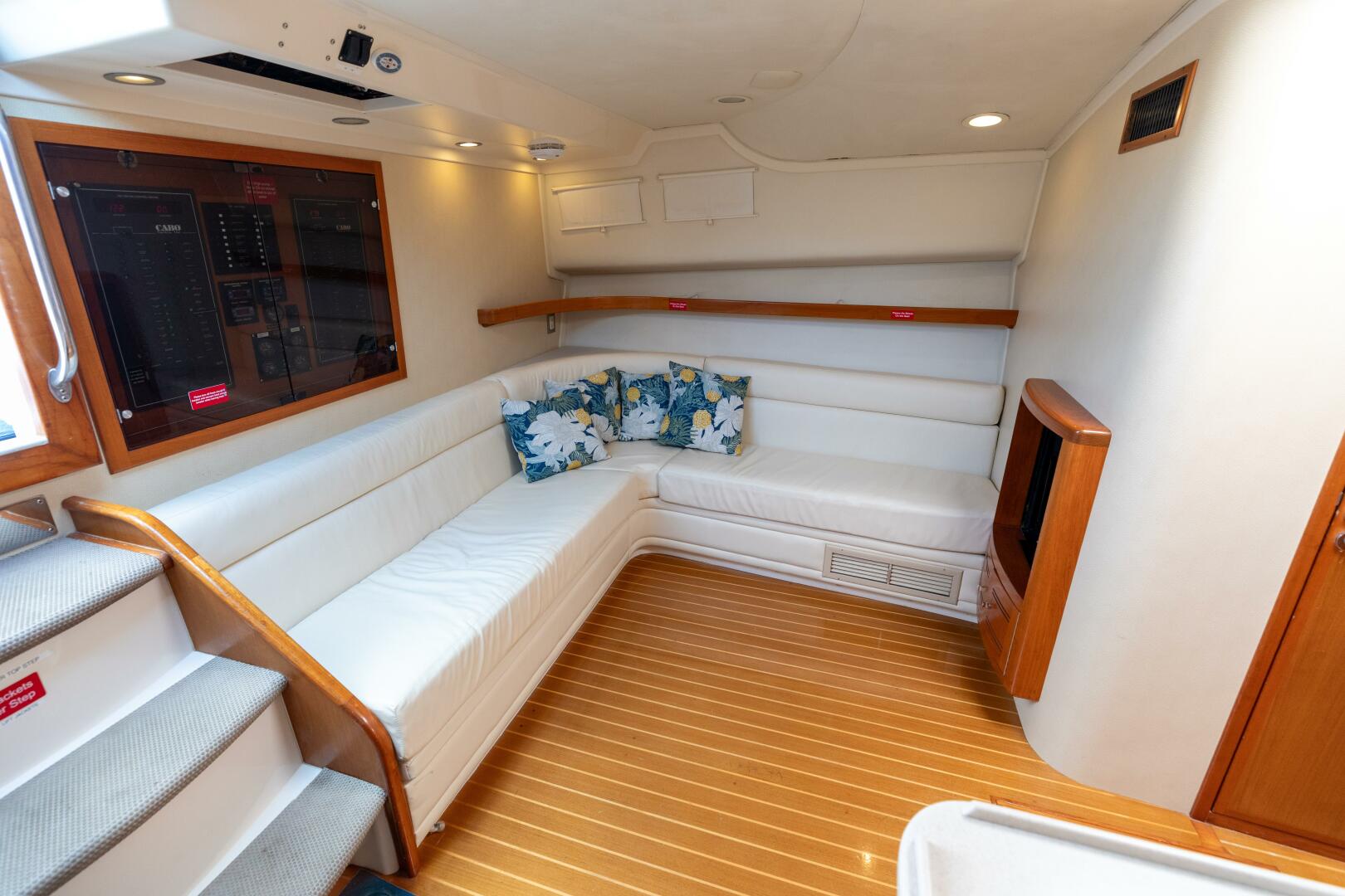 Slide: The Image of 2000 Cabo 45 Express TAIL WALKER-Salon - 4350880