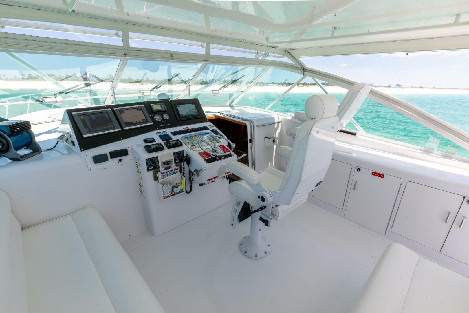 Slide: The Image of 2000 Cabo 45 Express TAIL WALKER-Helm 3 - 4350897