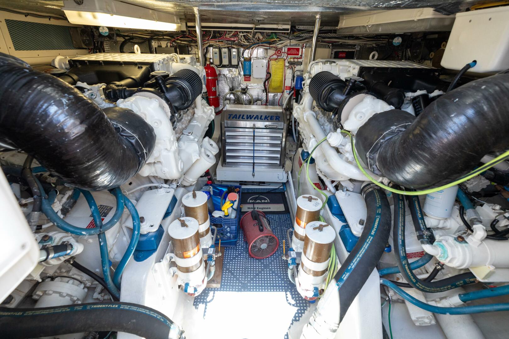 Slide: The Image of 2000 Cabo 45 Express TAIL WALKER-Engine Room - 4350928