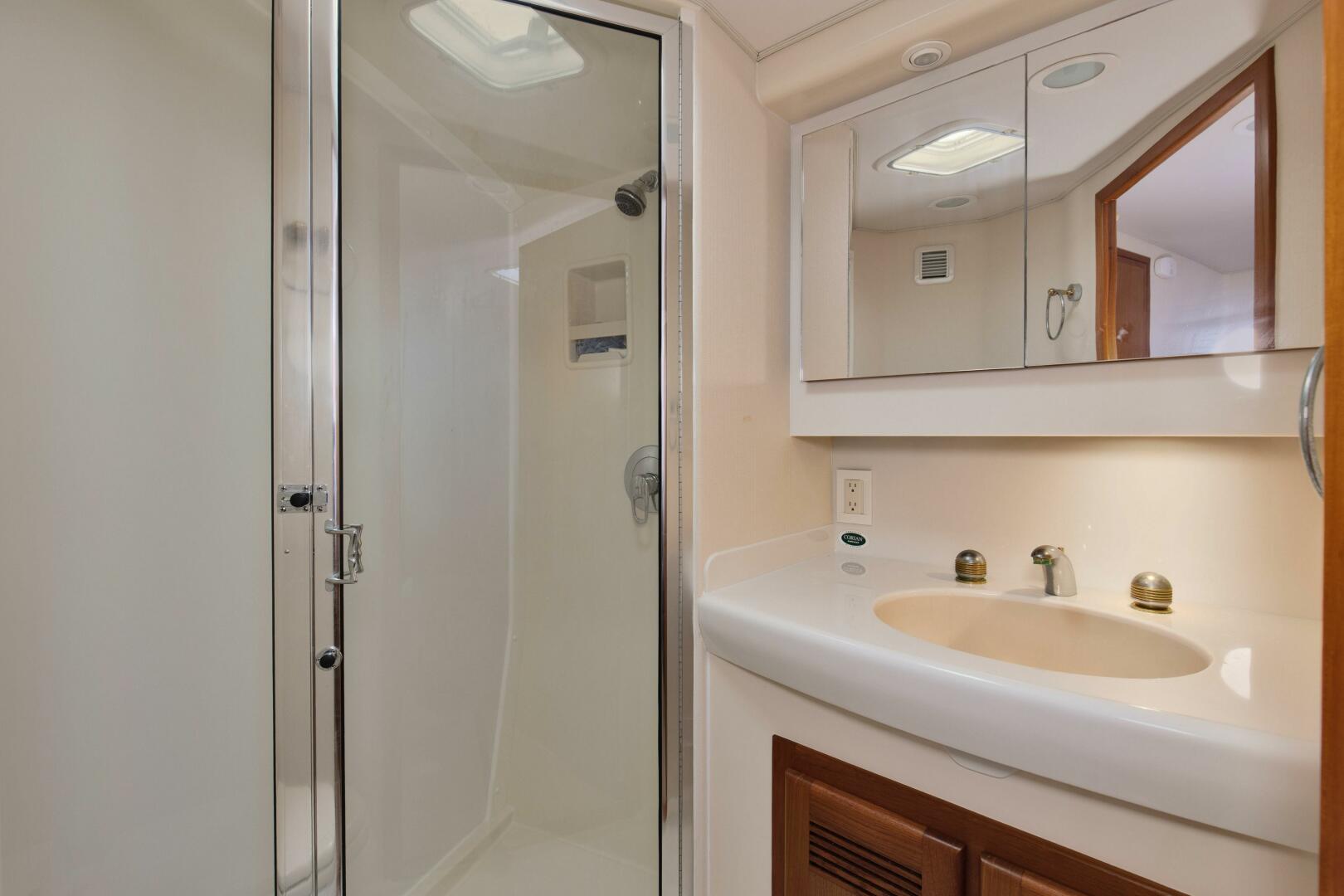 Slide: The Image of Cabo 47 Sea Magic - Interior Head 2001 Cabo 47 Convertible Sea Magic - 5269347