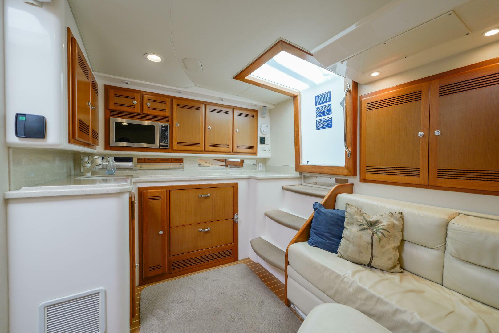 Slide: The Image of 2005 Cabo 45 Express Stovepipe - 5191950