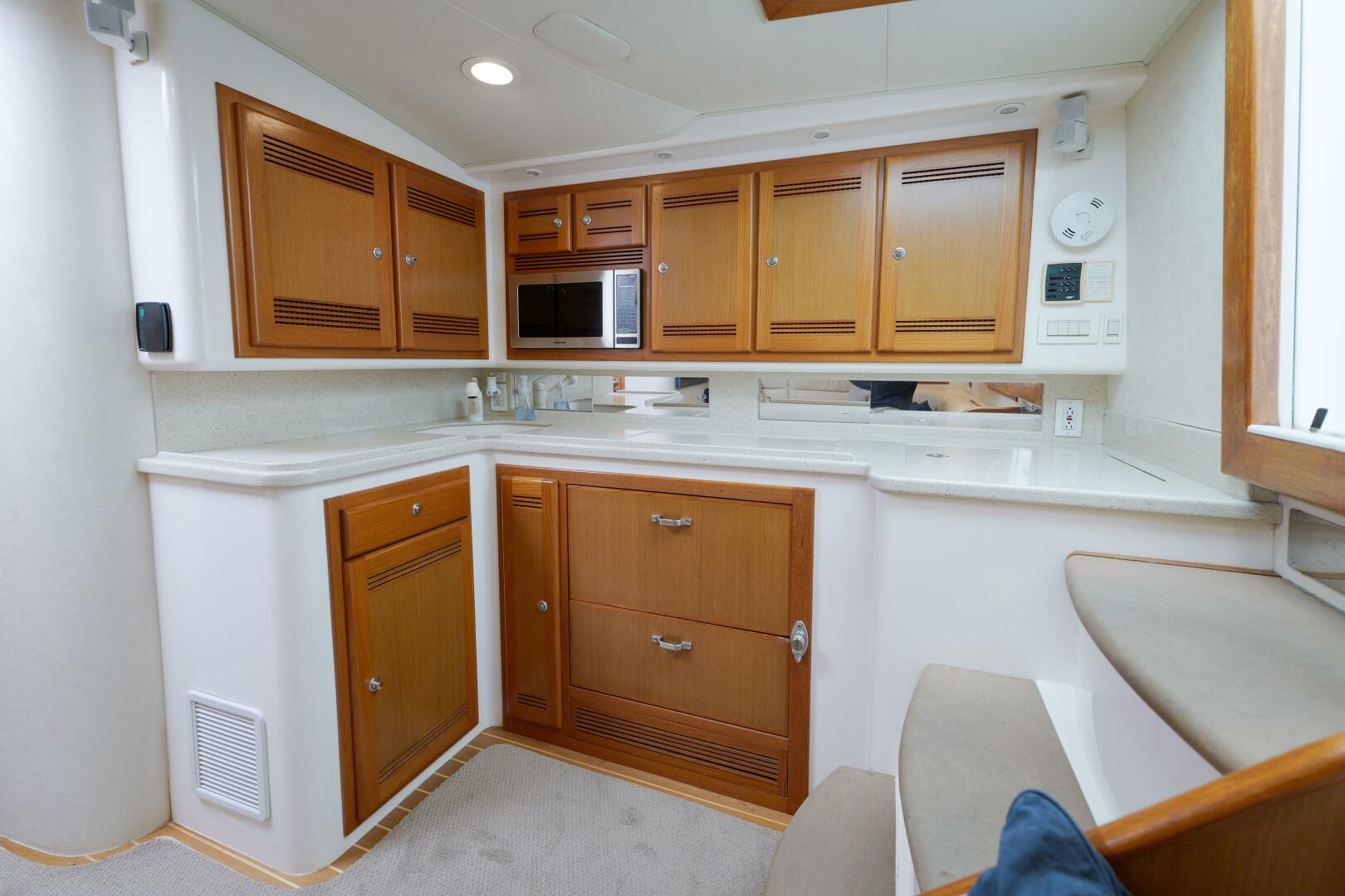 Slide: The Image of 2005 Cabo 45 Express Stovepipe - 5191952