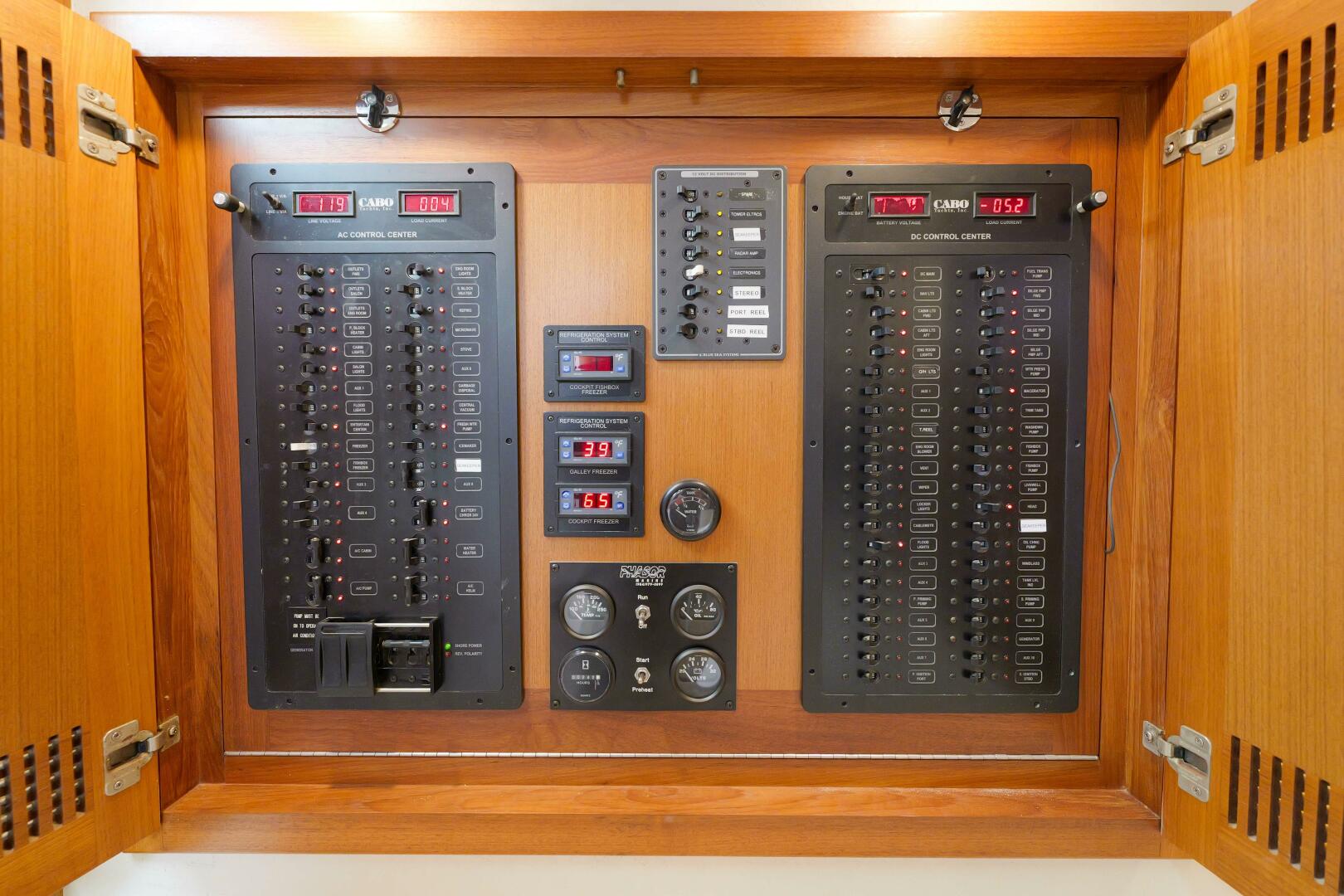 Slide: The Image of 2005 Cabo 45 Express Stovepipe - 5191958