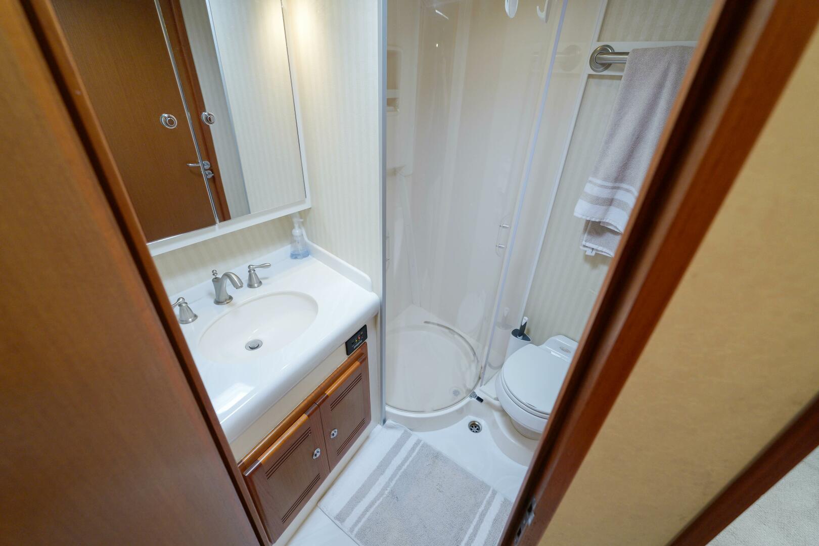 Slide: The Image of 2005 Cabo 45 Express Stovepipe - 5192340