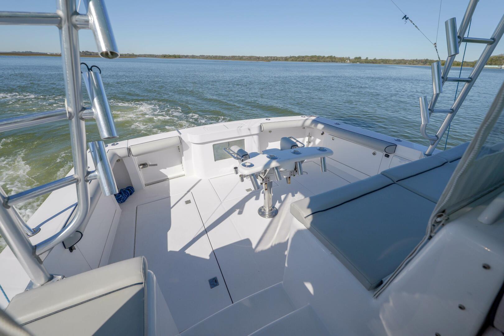 Slide: The Image of 2005 Cabo 45 Express Stovepipe - 5192346