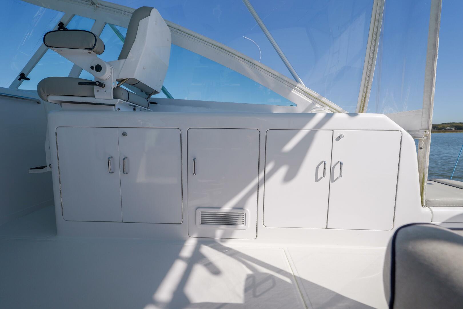 Slide: The Image of 2005 Cabo 45 Express Stovepipe - 5192354