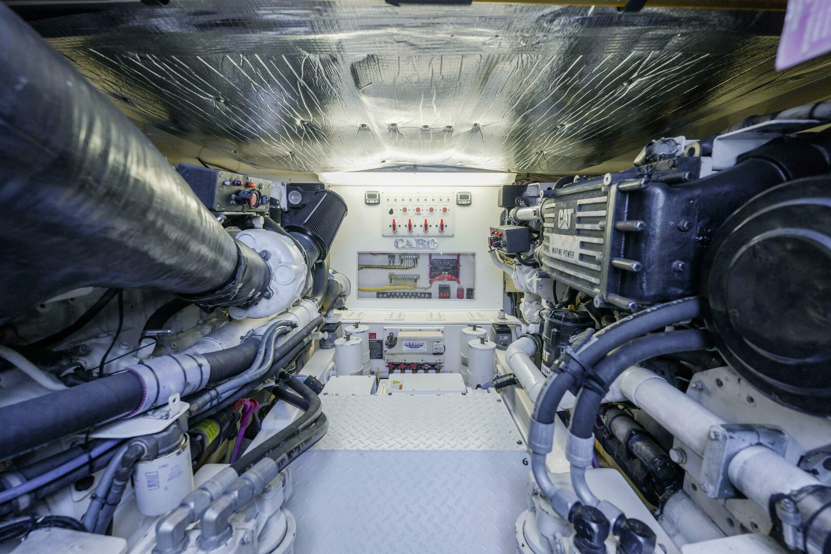 Slide: The Image of 2005 Cabo 45 Express Stovepipe - 5192358