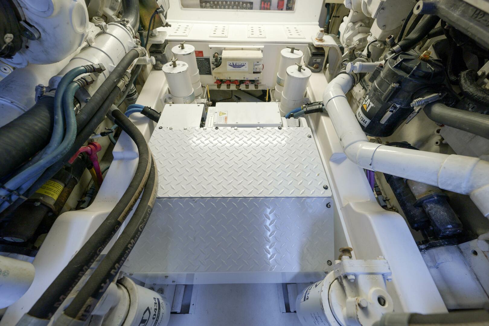 Slide: The Image of 2005 Cabo 45 Express Stovepipe - 5192365