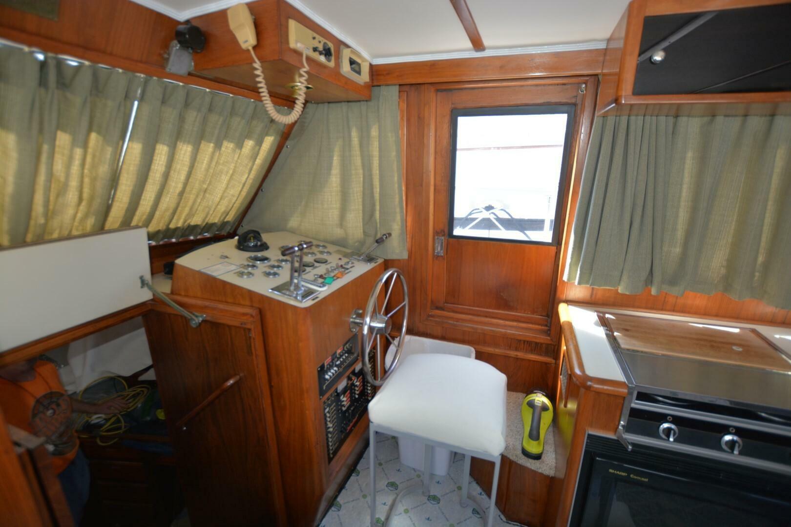 Slide: The Image of Californian 38 Motor Yacht 1983 - 5342106