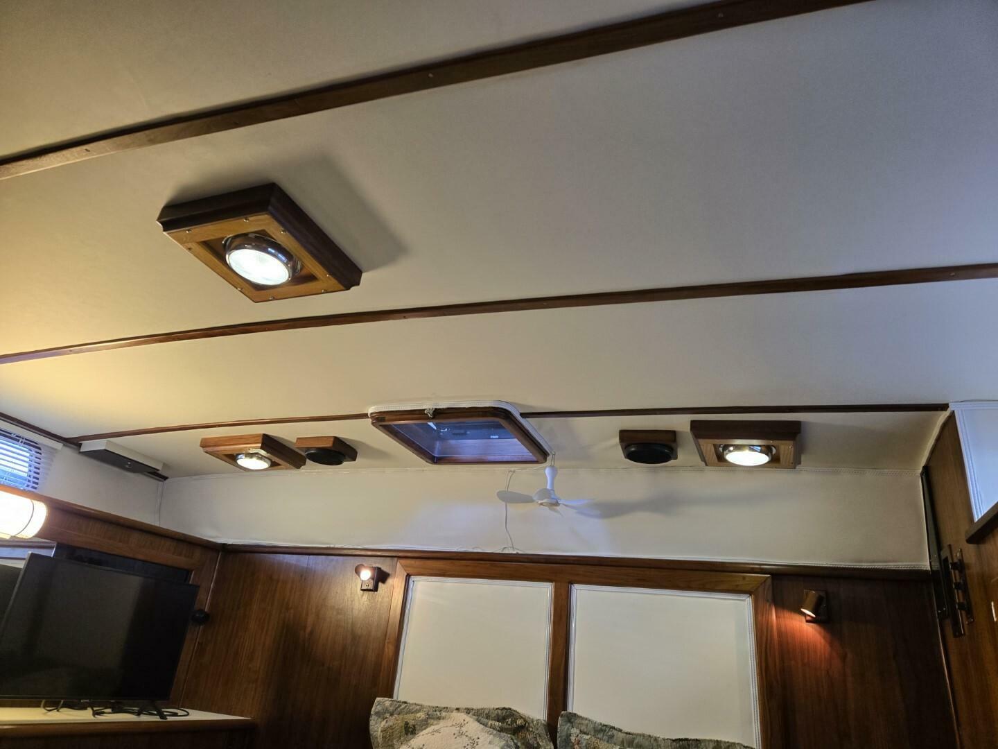 Slide: The Image of Californian 38 Motor Yacht 1983 - 5342112