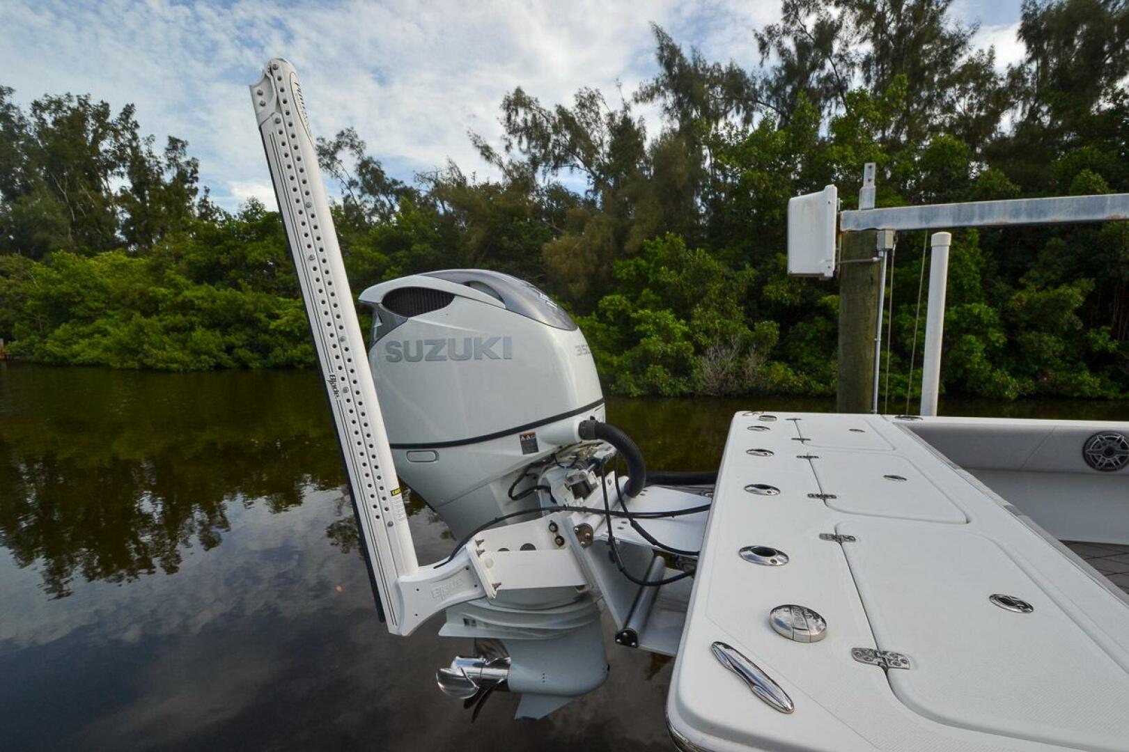 Slide: The Image of Canyon Bay 28 H 2020 - 5492302